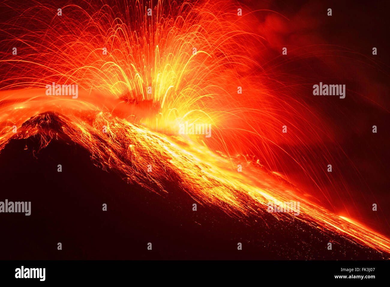 Gamma vicina lunga esposizione del vulcano Tungurahua Night Shot Foto Stock