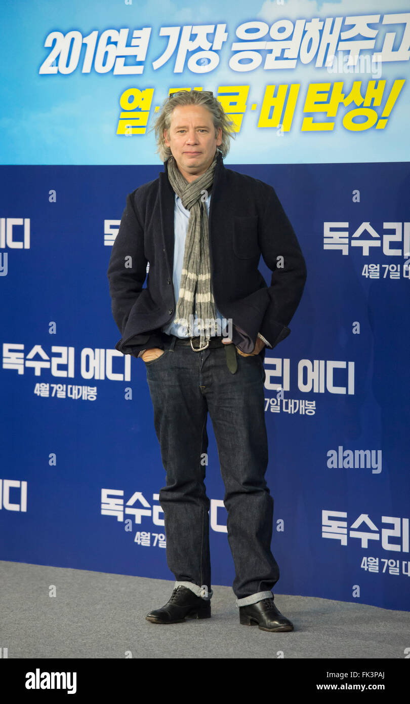 Seoul, Corea del Sud. Il 7 marzo 2016. Dexter Fletcher, Mar 7, 2016 : regista cinematografica Dexter Fletcher frequenta una conferenza stampa per promuovere il suo filmato,'Eddie l'aquila" a Seul, in Corea del Sud. Credito: Lee Jae-Won/AFLO/Alamy Live News Foto Stock