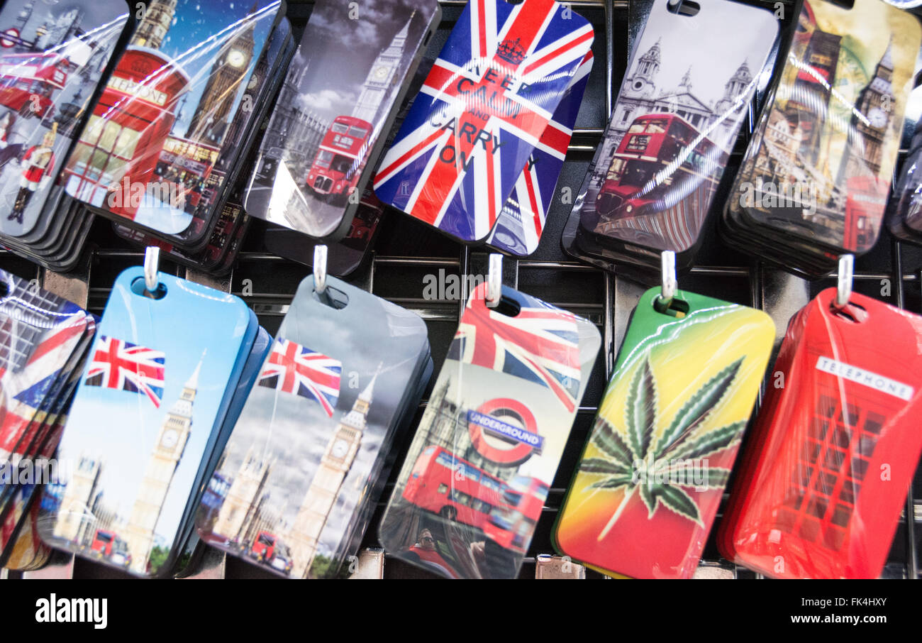 Telefono colorato casi dotate di Londra attrazione turistica Foto Stock