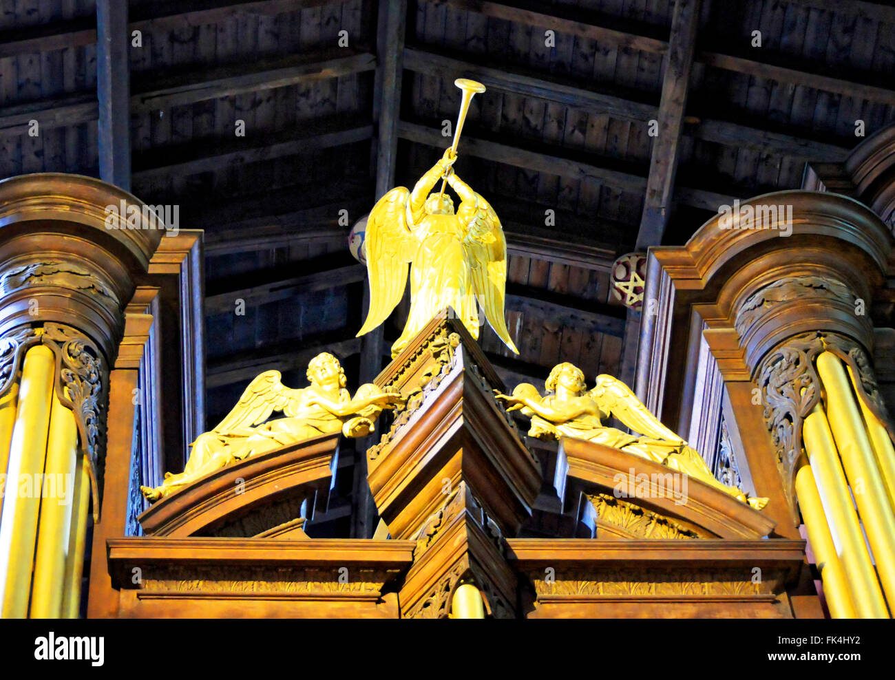 Gli Angeli sopra l'organo St Nicholas Cathedral Newcastle Foto Stock