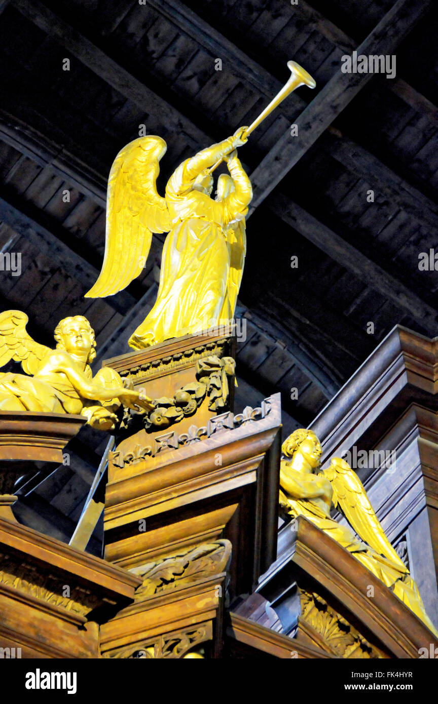 Gli Angeli sopra l'organo St Nicholas Cathedral Newcastle Foto Stock