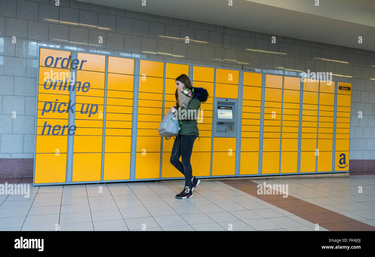 Amazon lockers immagini e fotografie stock ad alta risoluzione - Alamy