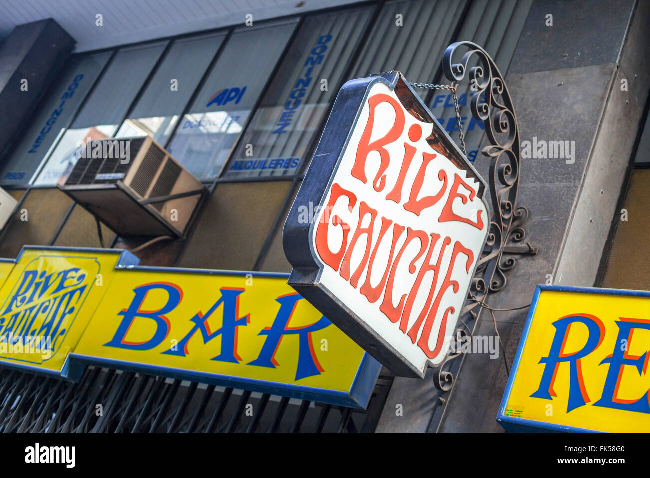 Strada segno Tuset bar Rive Gauche, Barcellona. Foto Stock