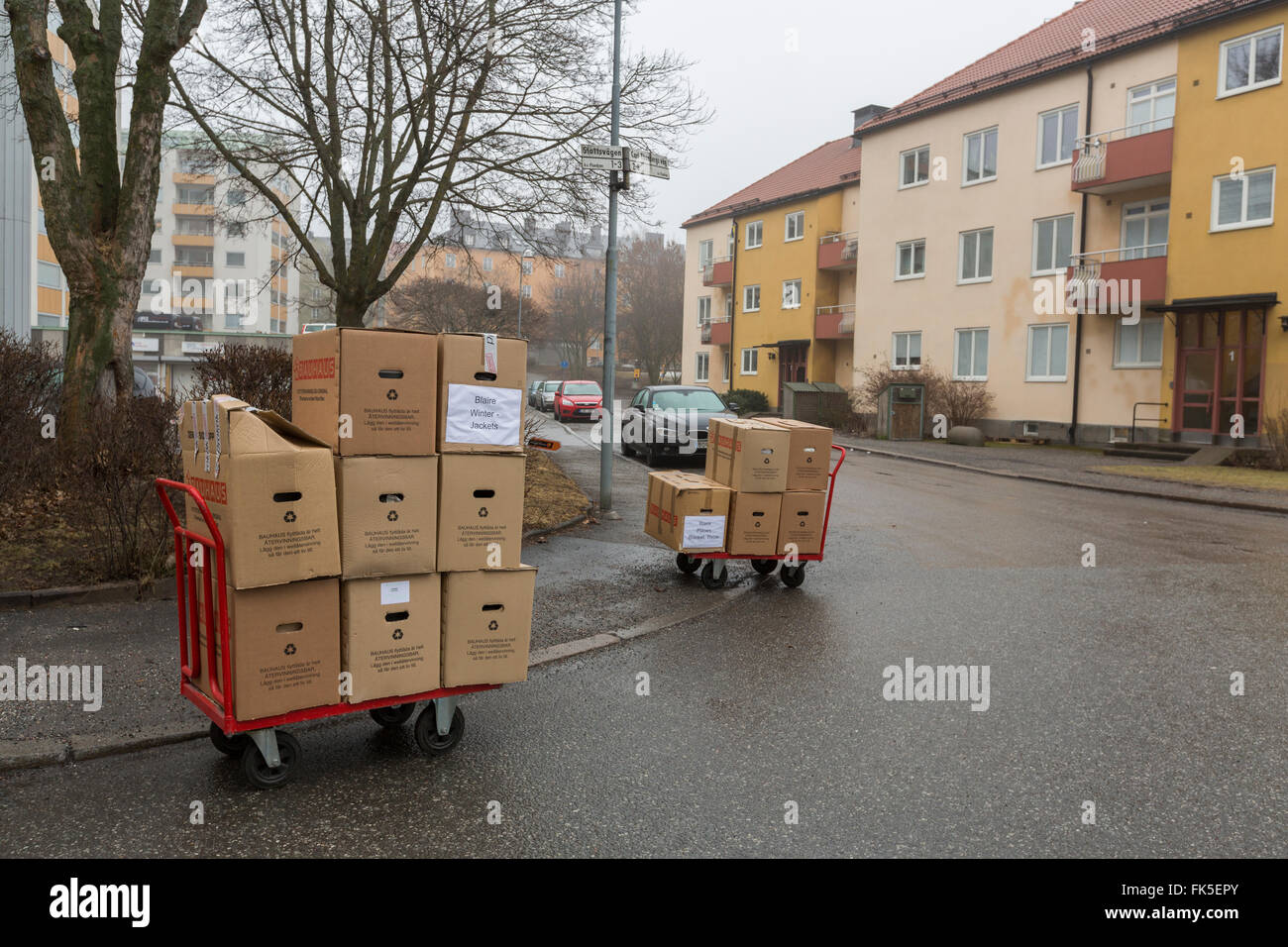 La mossa va a un appartamento grande Foto Stock