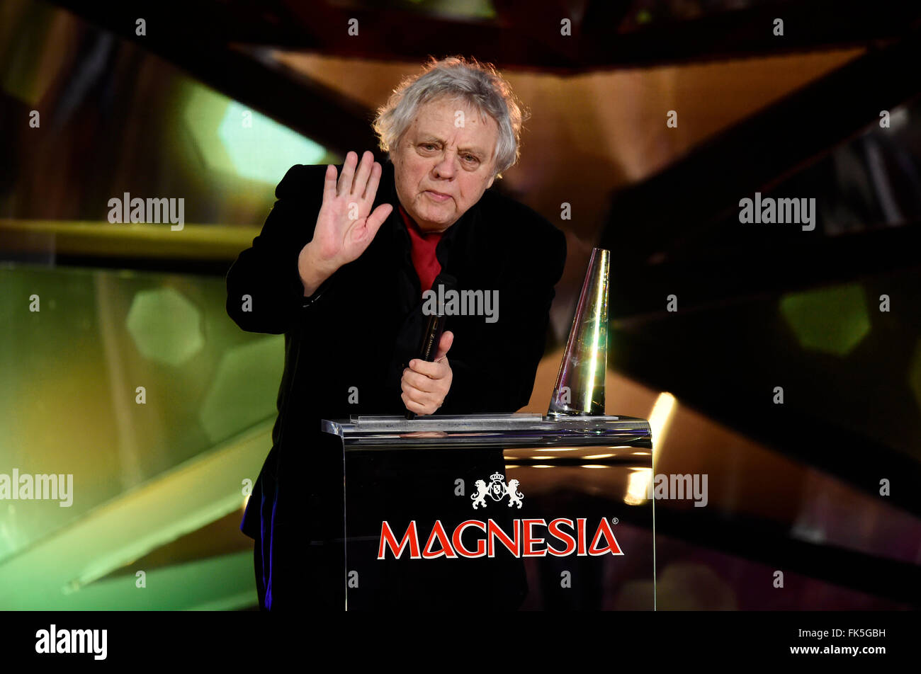 Praga, Repubblica Ceca. 05 Mar, 2016. Cameraman Stanislav Milota, Carta 77 piattaforma sui diritti umani firmatario che è stato ex Presidente Vaclav Havel del segretariato della testa dopo la caduta del comunismo nel 1989, è stata presentata con il Czech Lion Award per un eccezionale contributo alla cinematografia Ceca a Praga Repubblica Ceca, Marzo 5, 2016. © Roman Vondrous/CTK foto/Alamy Live News Foto Stock