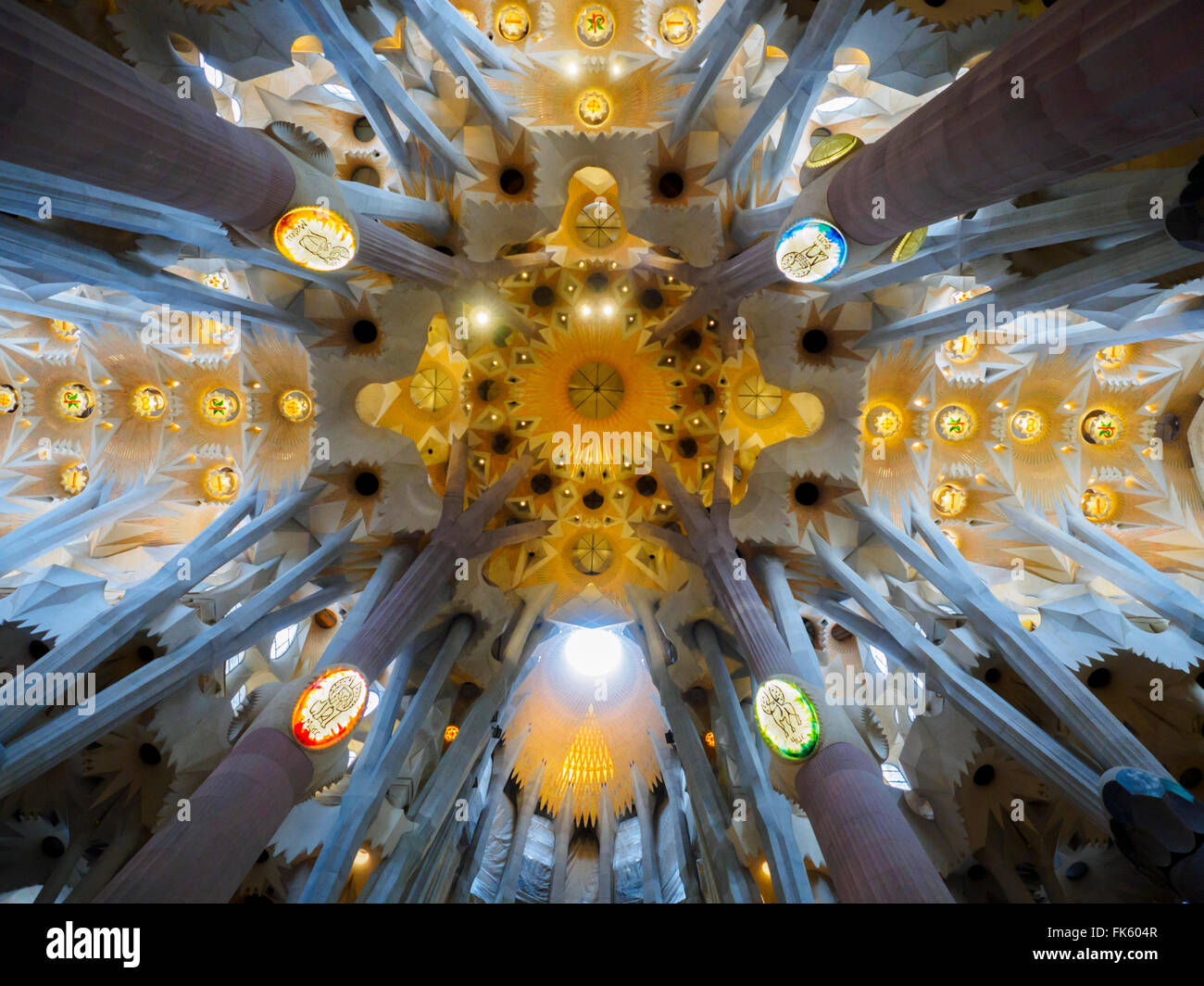 La Basílica i Temple Expiatori de la Sagrada Família progettato dall architetto spagnolo Antoni Gaudí - Barcellona, Spagna Foto Stock