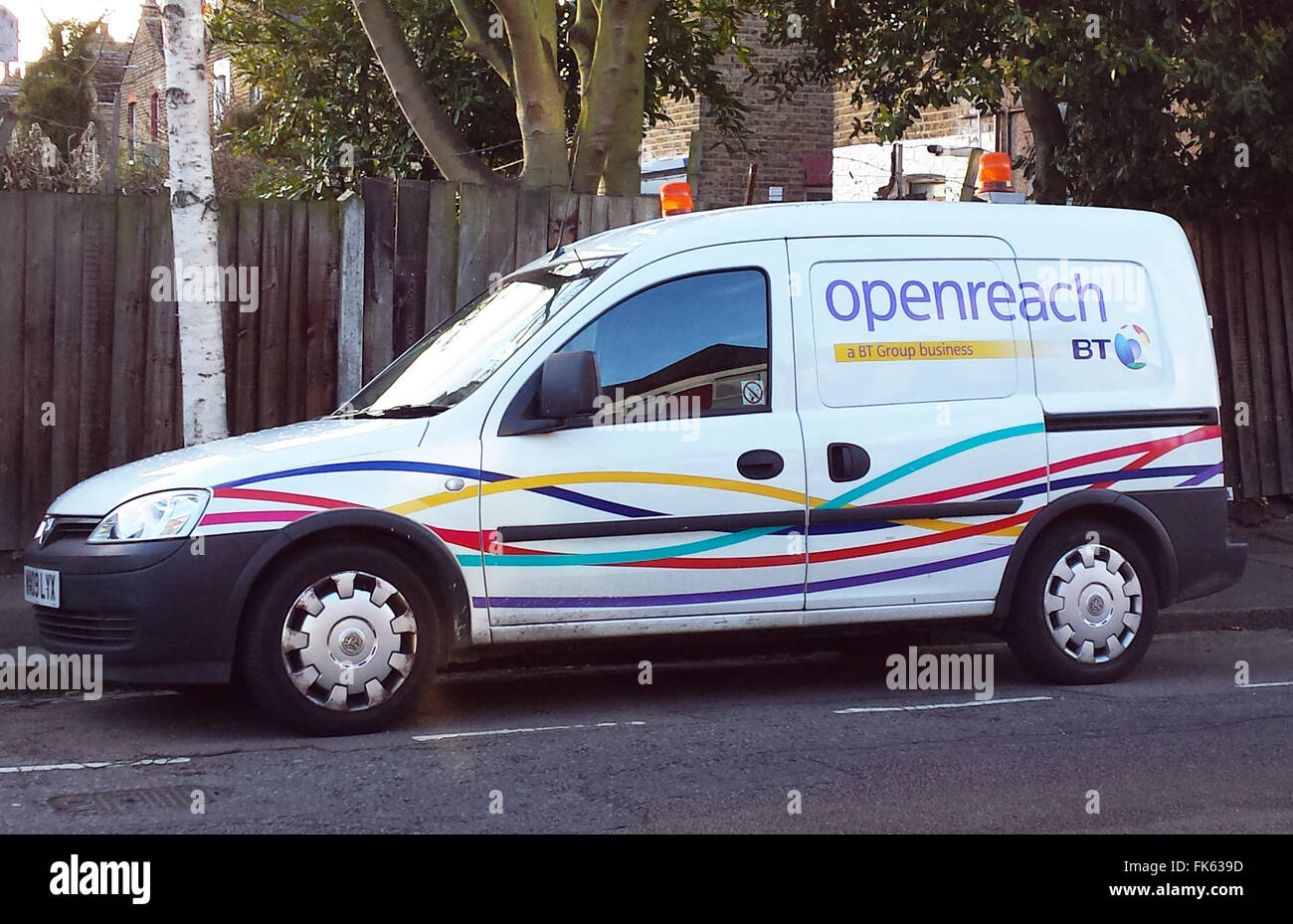 Un BT Openreach van su una strada di Londra Foto Stock