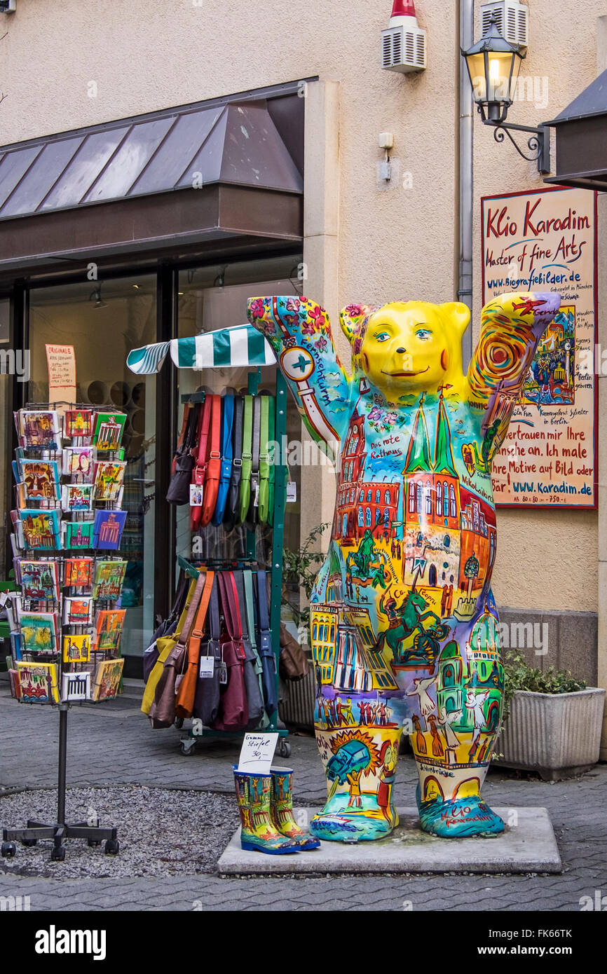 Klio Karadim arte e un negozio di curiosita' con luminosi buddy portano a Berlino Città Vecchia, Nikolaiviertel altstadt Foto Stock