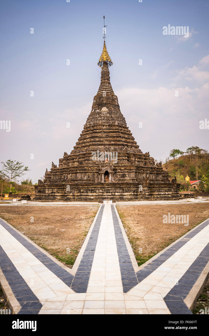 Tempio buddista rovine a Mrauk U, Stato di Rakhine, Myanmar (Birmania), Asia Foto Stock