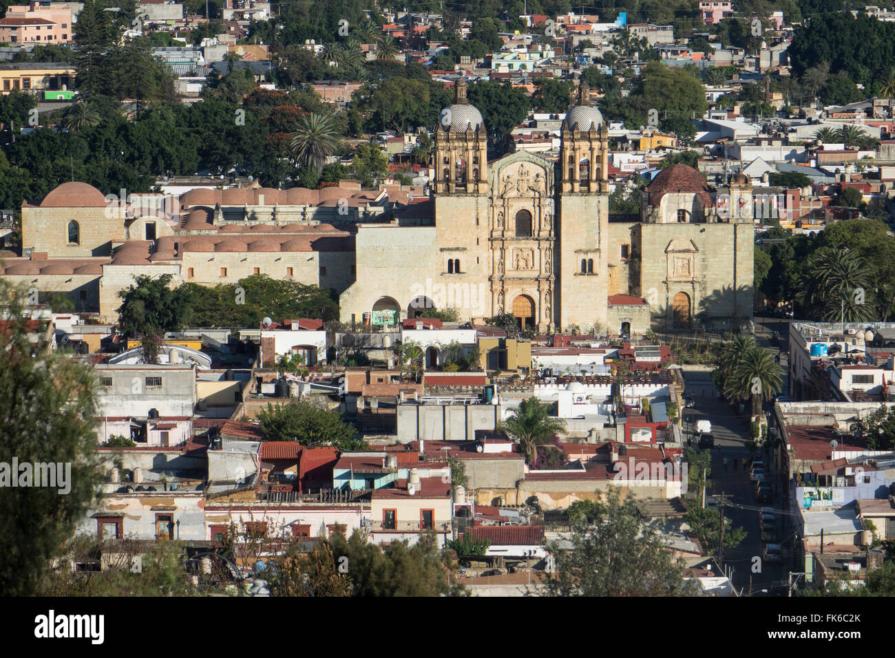 Vista aerea della città e la chiesa di Santo Domingo, Oaxaca, Messico, America del Nord Foto Stock