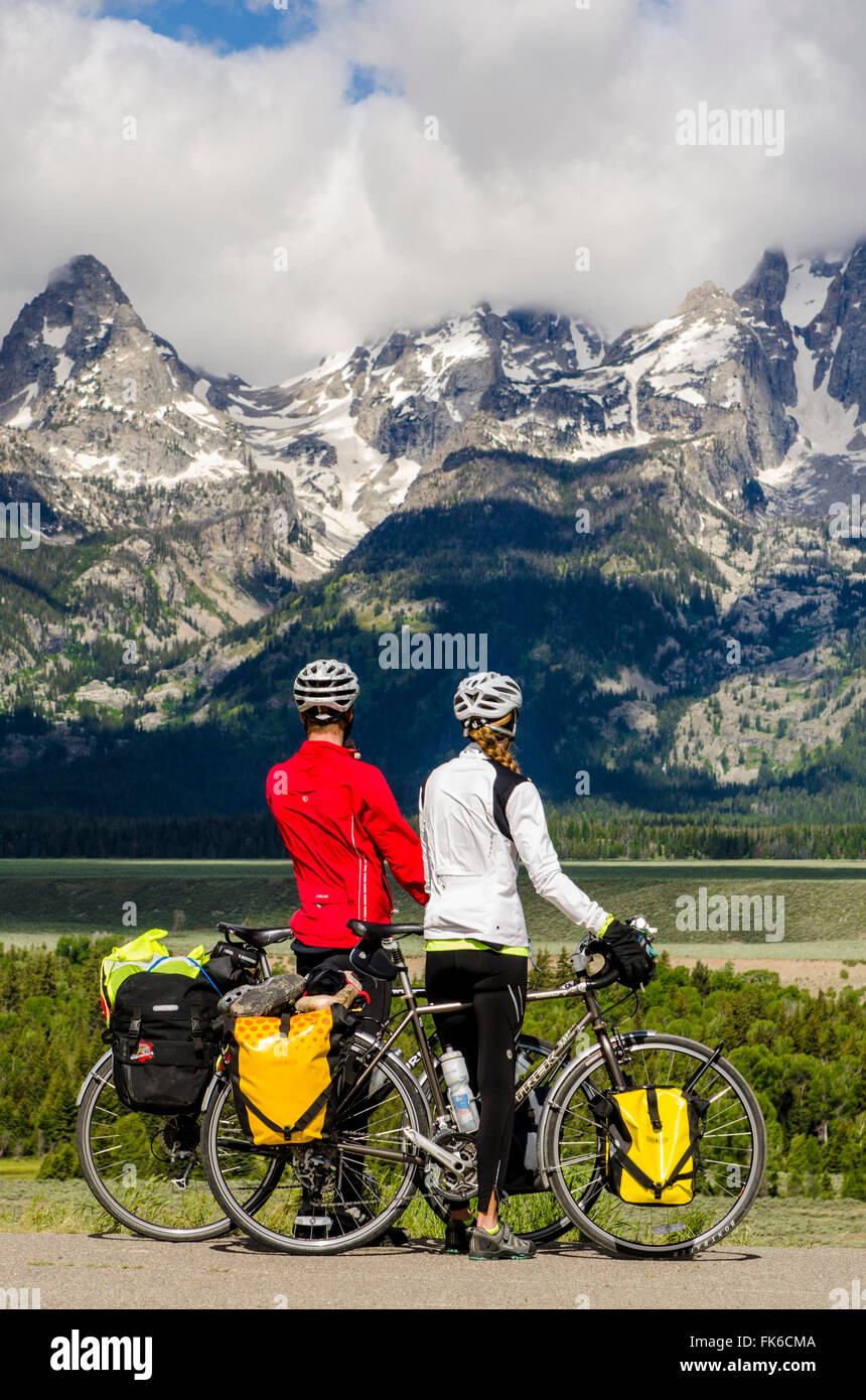 In bicicletta nel Parco Nazionale di Grand Teton, Wyoming negli Stati Uniti d'America, America del Nord Foto Stock