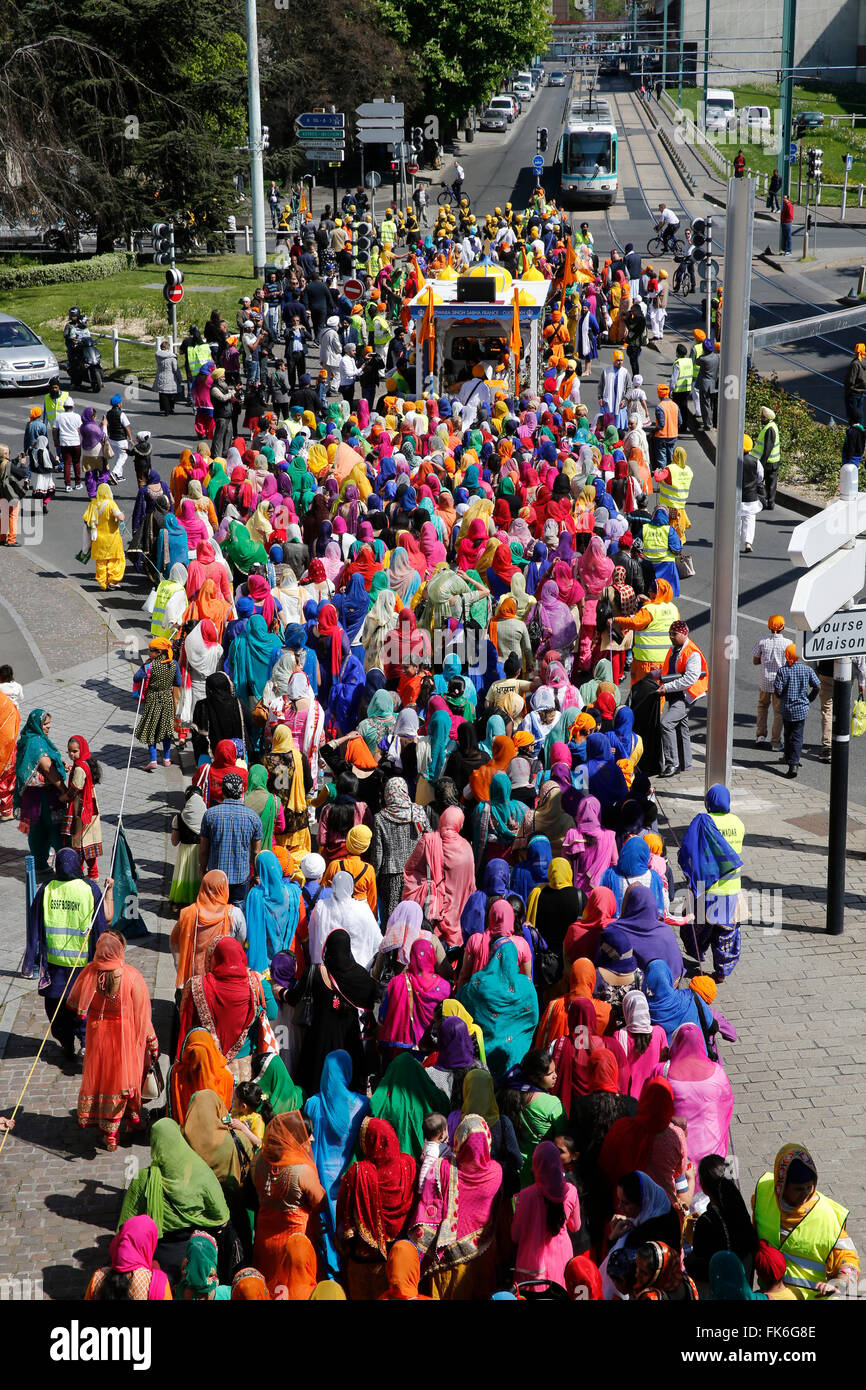 Hola Mohalla, processione durante i sikh anno nuovo, in Bobigny, Francia, Europa Foto Stock