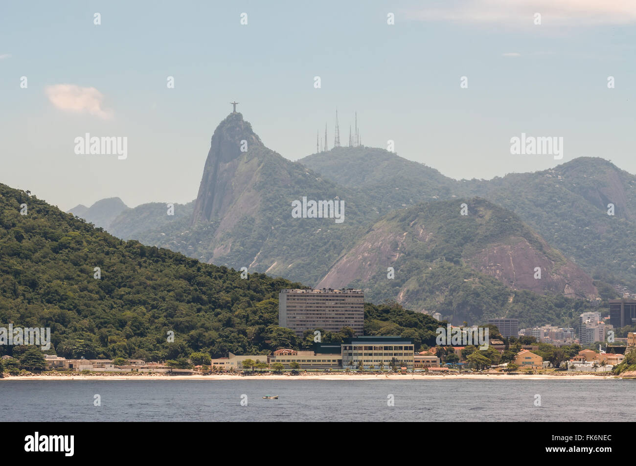 Spiaggia ai piedi del Sugarloaf a Rio de Janeiro in Brasile Foto Stock