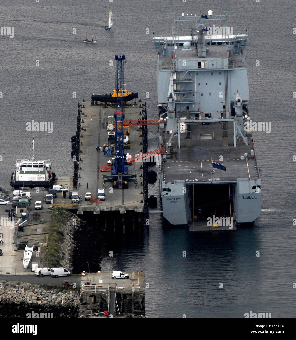 PIC FILE: Falmouth, Regno Unito. Il 23 luglio 2013. - Royal Fleet nave ausiliaria Mounts Bay. Foto;Jonathan Eastland/Ajax/Alamy Live News. Foto Stock