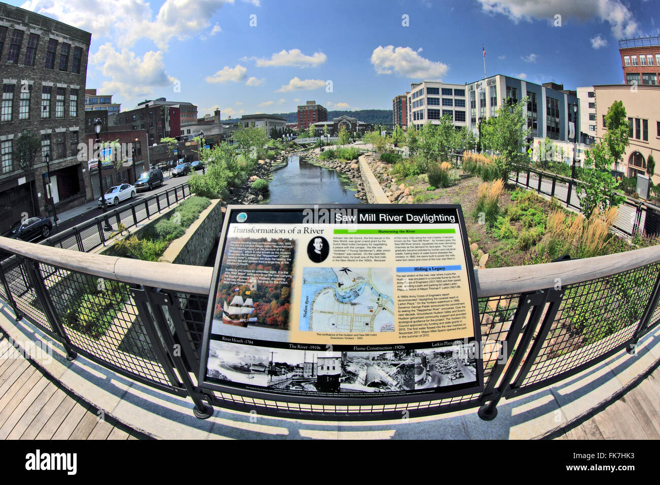Larkin Plaza / Van der Donck Park downtown waterfront district Yonkers New York Foto Stock