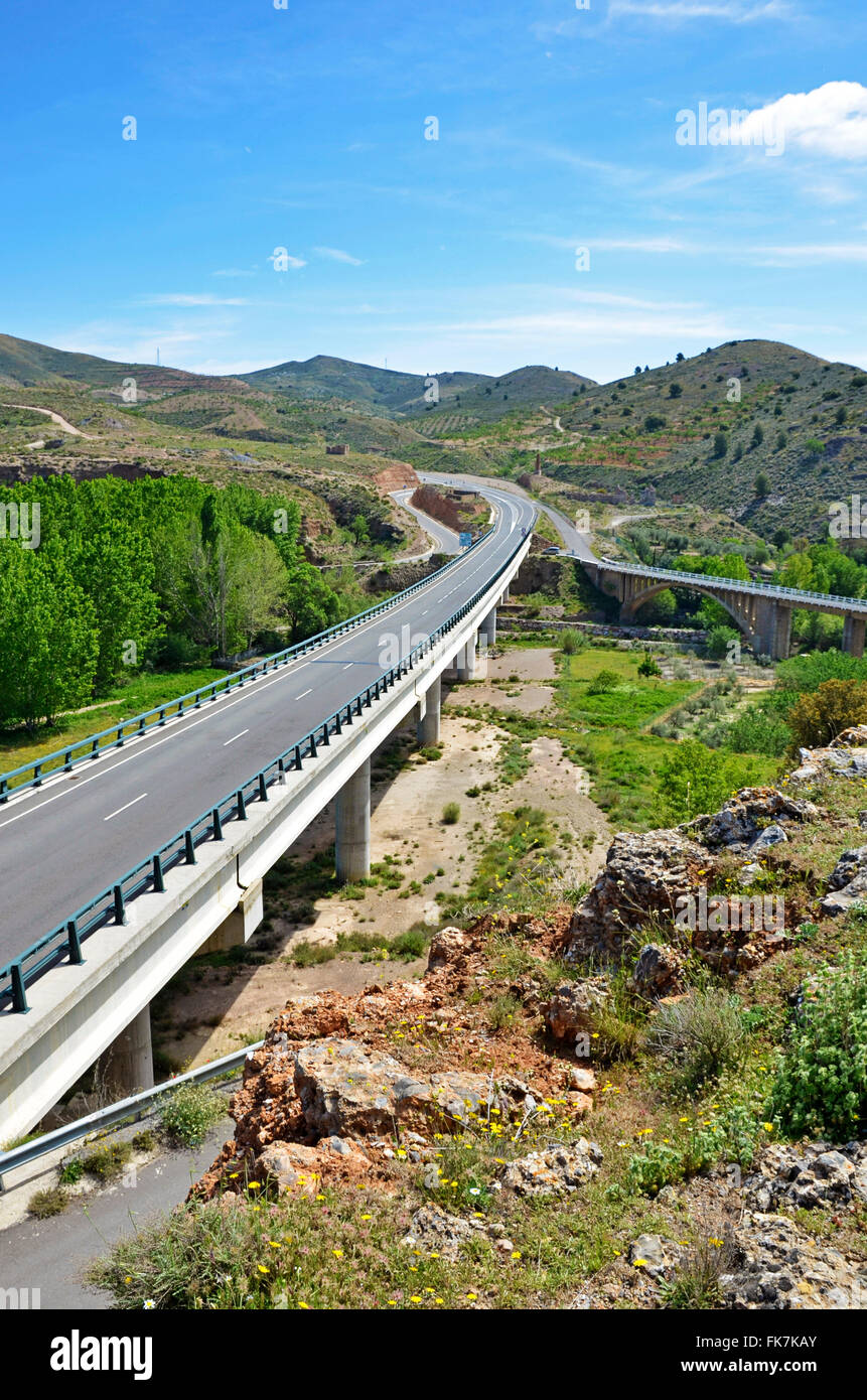 Strada secondaria e ponte Foto Stock