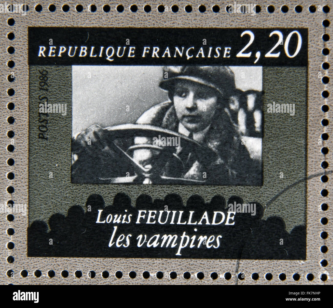 Francia - circa 1986: francobollo dedicato al centenario del cinema francese mostra Louis Feuillade "Vampiri', circa 1986 Foto Stock