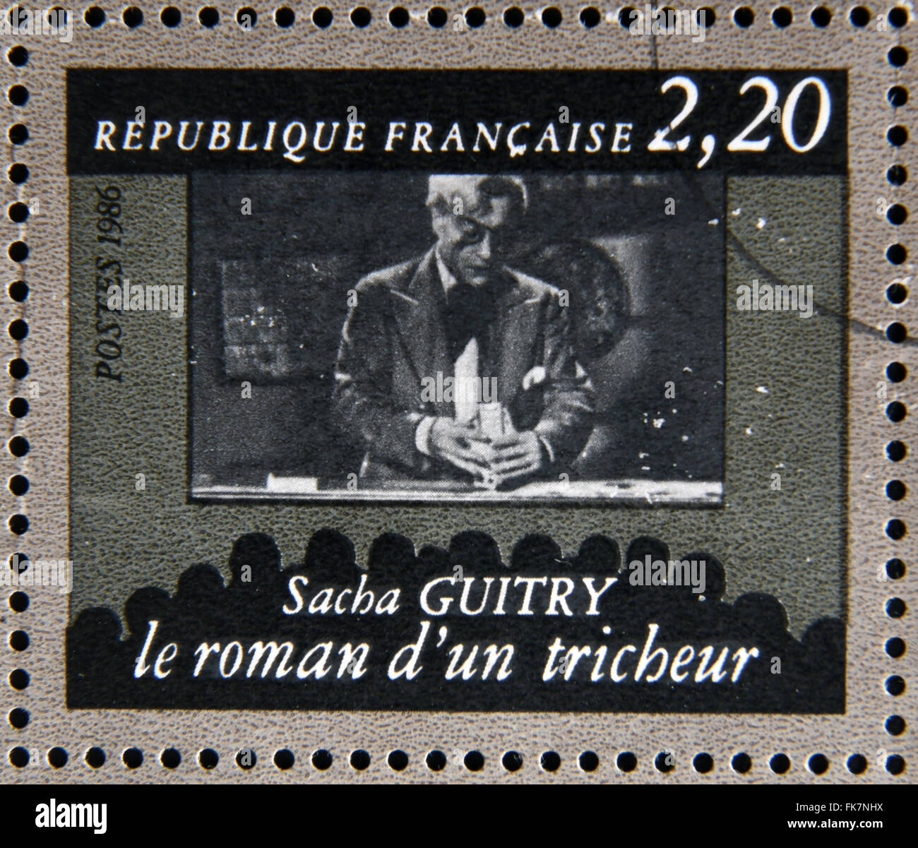 Francia - circa 1986: francobollo dedicato al centenario del cinema francese mostra Sacha Guitry " il romanticismo di un baro', circa 1986 Foto Stock