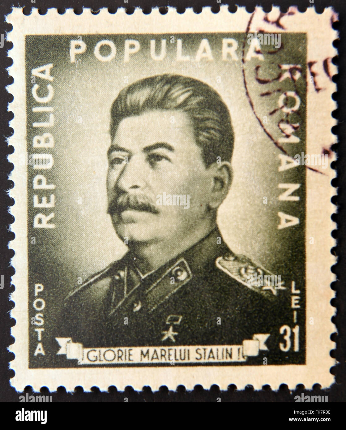 ROMANIA - circa 1949: un timbro stampato in Romania mostra Giuseppe Vissarionovich Stalin, circa 1949 Foto Stock