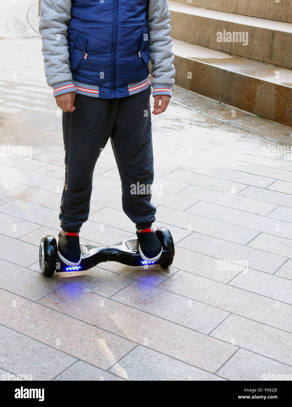 Un hoverboard in strada Foto stock - Alamy
