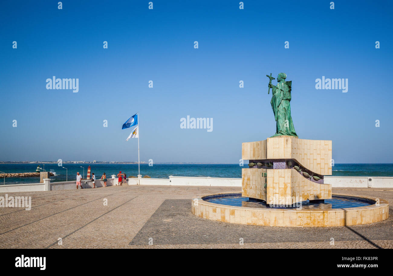 Il Portogallo, Algarve, Lagos, Praia da Batata, monumento a Sao Goncalo de Lagos, patrono della città e i suoi pescatori Foto Stock