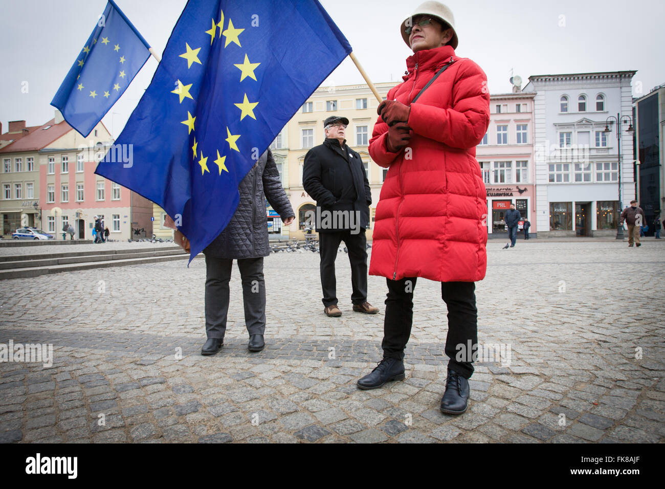 I cavalieri si vede la dimostrazione contro una recente decisione del governo di sostituire tre direttori di agenzia agricola ANR che ricade sotto il ministero dell'agricoltura. L'organizzazione è responsabile anche per l'allevamento di top class cavalli popolare con gli acquirenti a livello mondiale. Il conservatore Diritto e Giustizia il partito al potere dal mese di ottobre 2015 ha preso alcune decisioni controverse e il recente e improvvisa sostituzione di tre figure chiave nel settore agricolo agenzia con persone con nessuna esperienza precedente in allevamento di cavalli è visto come un unratified espansione dei loro poteri e dannosa per il fut Foto Stock
