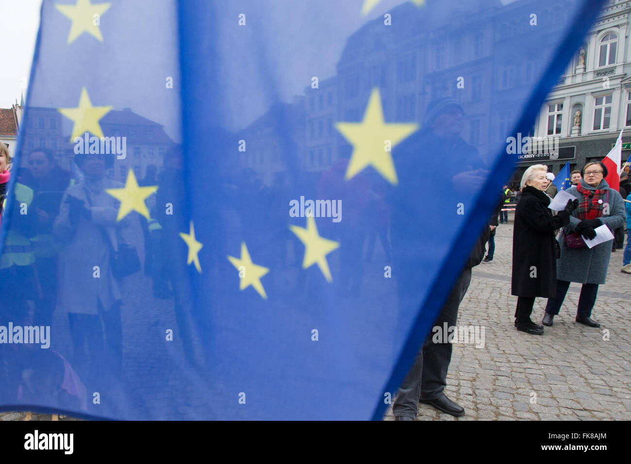 I cavalieri si vede la dimostrazione contro una recente decisione del governo di sostituire tre direttori di agenzia agricola ANR che ricade sotto il ministero dell'agricoltura. L'organizzazione è responsabile anche per l'allevamento di top class cavalli popolare con gli acquirenti a livello mondiale. Il conservatore Diritto e Giustizia il partito al potere dal mese di ottobre 2015 ha preso alcune decisioni controverse e il recente e improvvisa sostituzione di tre figure chiave nel settore agricolo agenzia con persone con nessuna esperienza precedente in allevamento di cavalli è visto come un unratified espansione dei loro poteri e dannosa per il fut Foto Stock