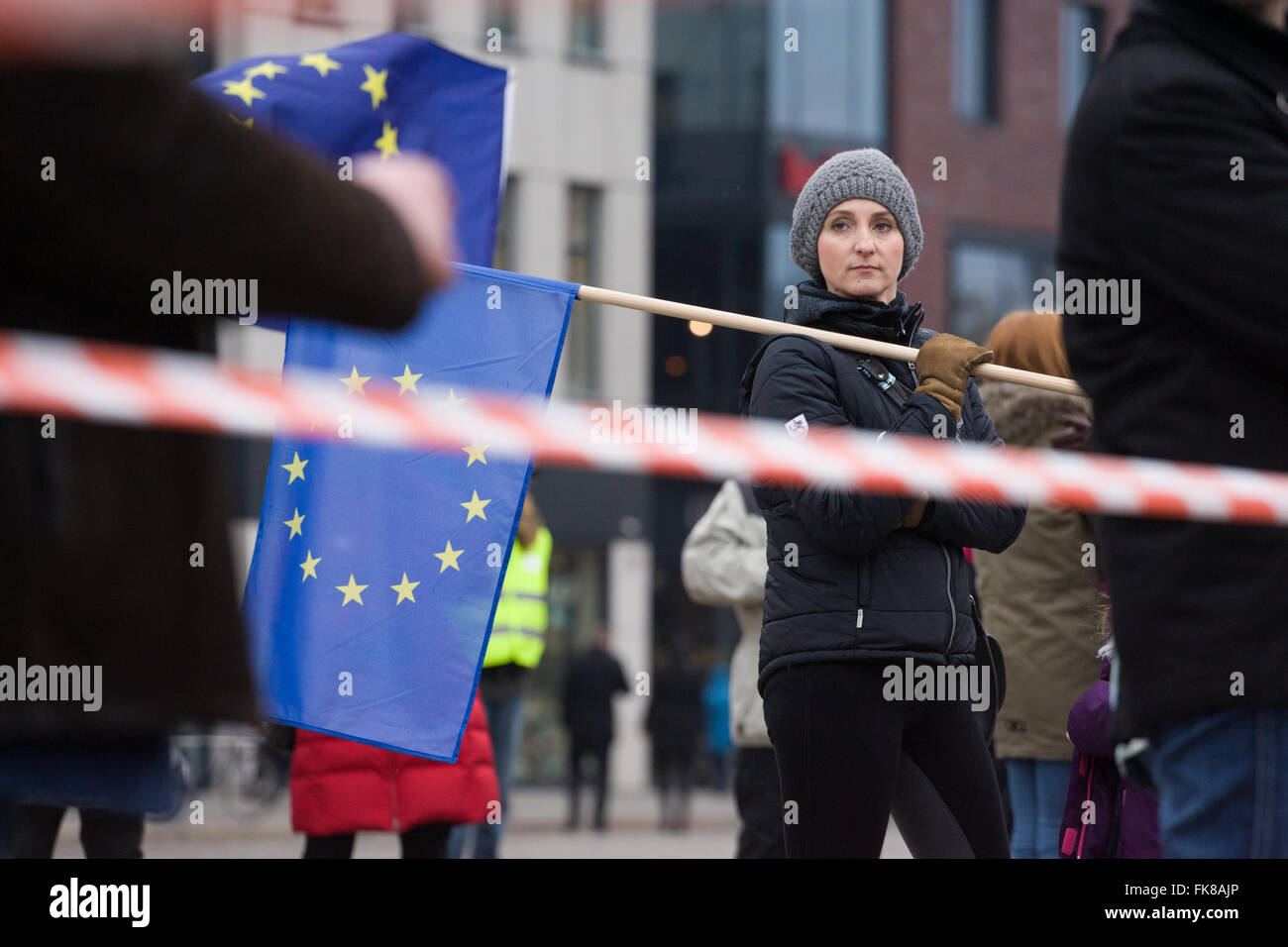 I cavalieri si vede la dimostrazione contro una recente decisione del governo di sostituire tre direttori di agenzia agricola ANR che ricade sotto il ministero dell'agricoltura. L'organizzazione è responsabile anche per l'allevamento di top class cavalli popolare con gli acquirenti a livello mondiale. Il conservatore Diritto e Giustizia il partito al potere dal mese di ottobre 2015 ha preso alcune decisioni controverse e il recente e improvvisa sostituzione di tre figure chiave nel settore agricolo agenzia con persone con nessuna esperienza precedente in allevamento di cavalli è visto come un unratified espansione dei loro poteri e dannosa per il fut Foto Stock