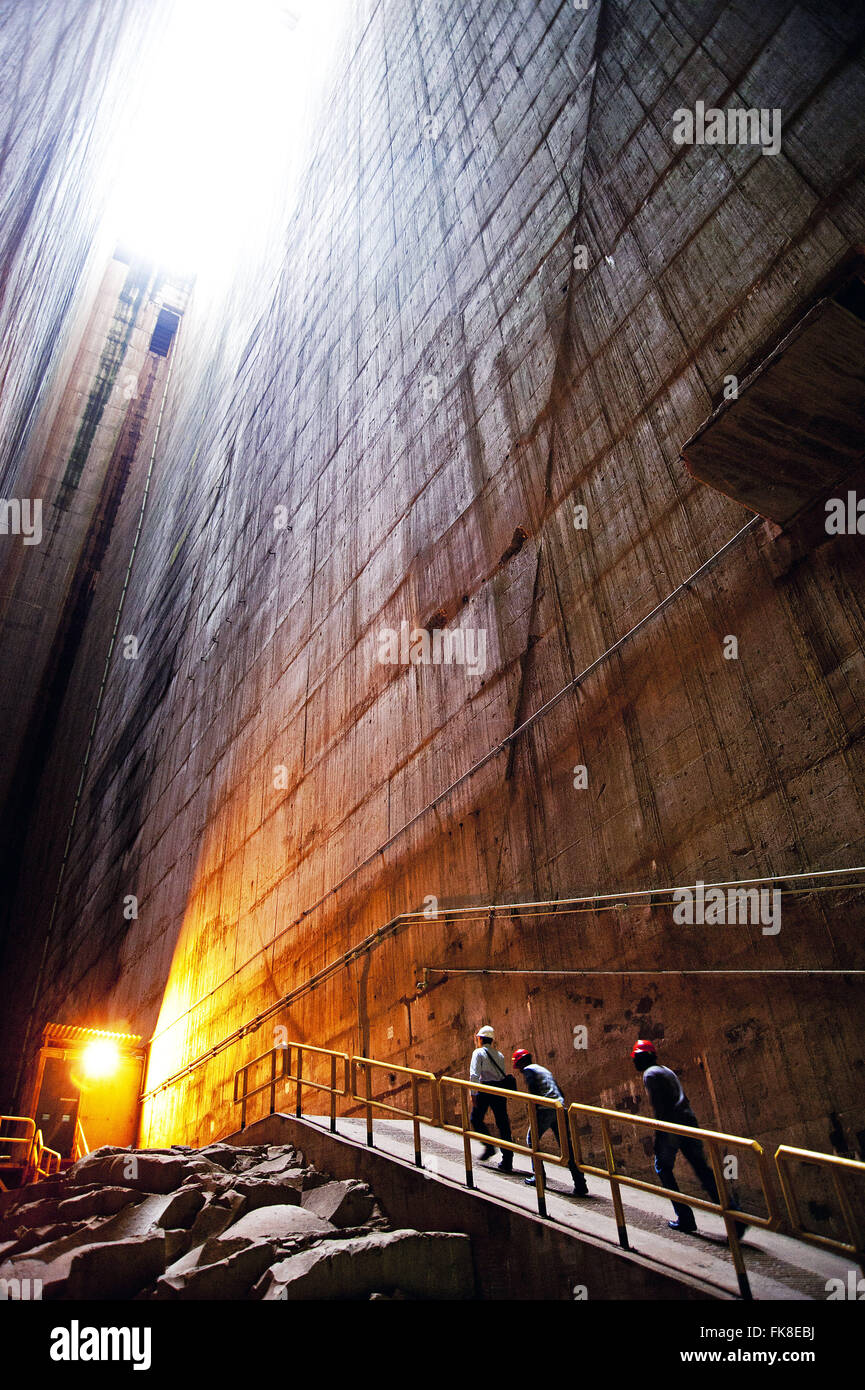 Vista interna di Itaipu Centrale Idroelettrica Foto Stock