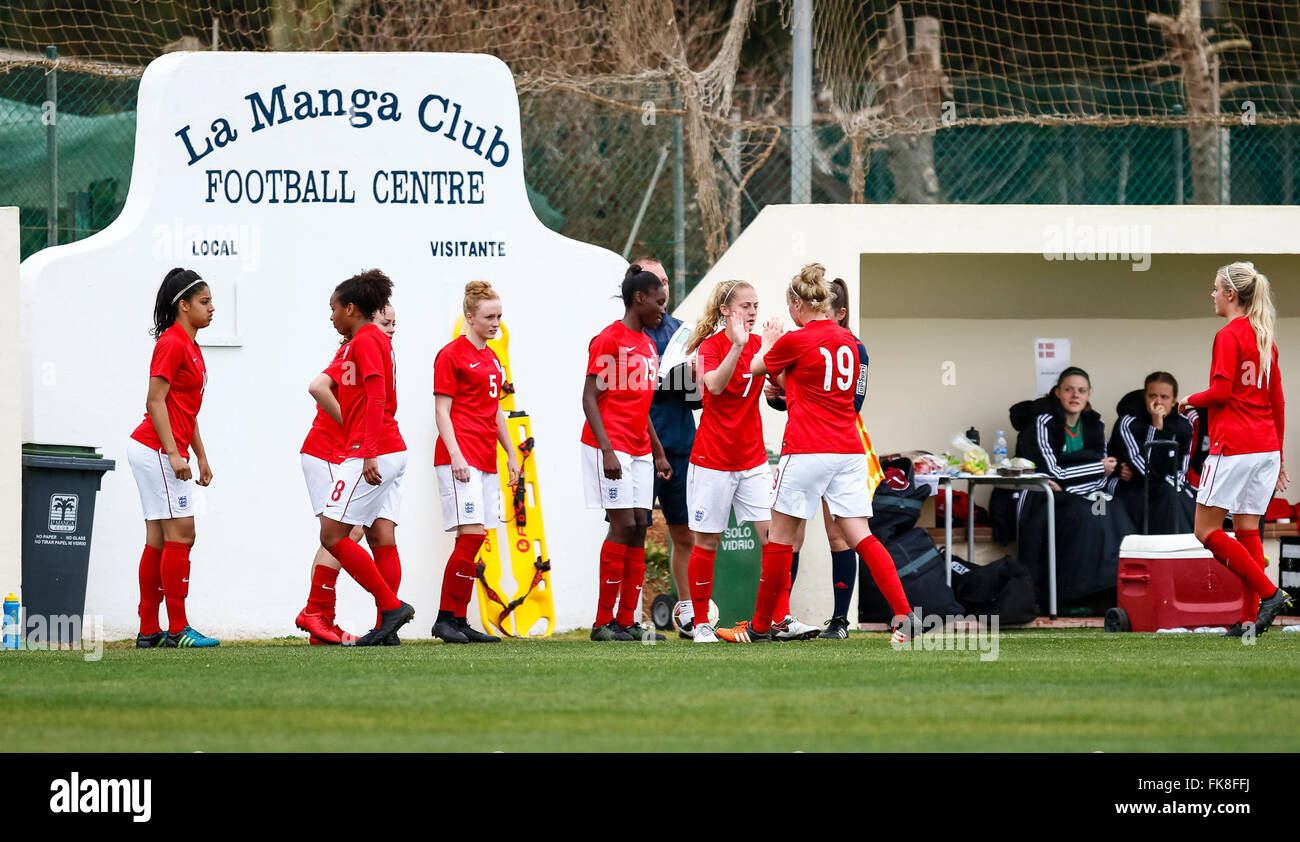 La Manga, Spagna. 07 marzo, 2016. Gentile partita di calcio in 8 nazioni torneo tra Inghilterra vs Danimarca le donne al di sotto dei 19 © ABEL Foto Stock