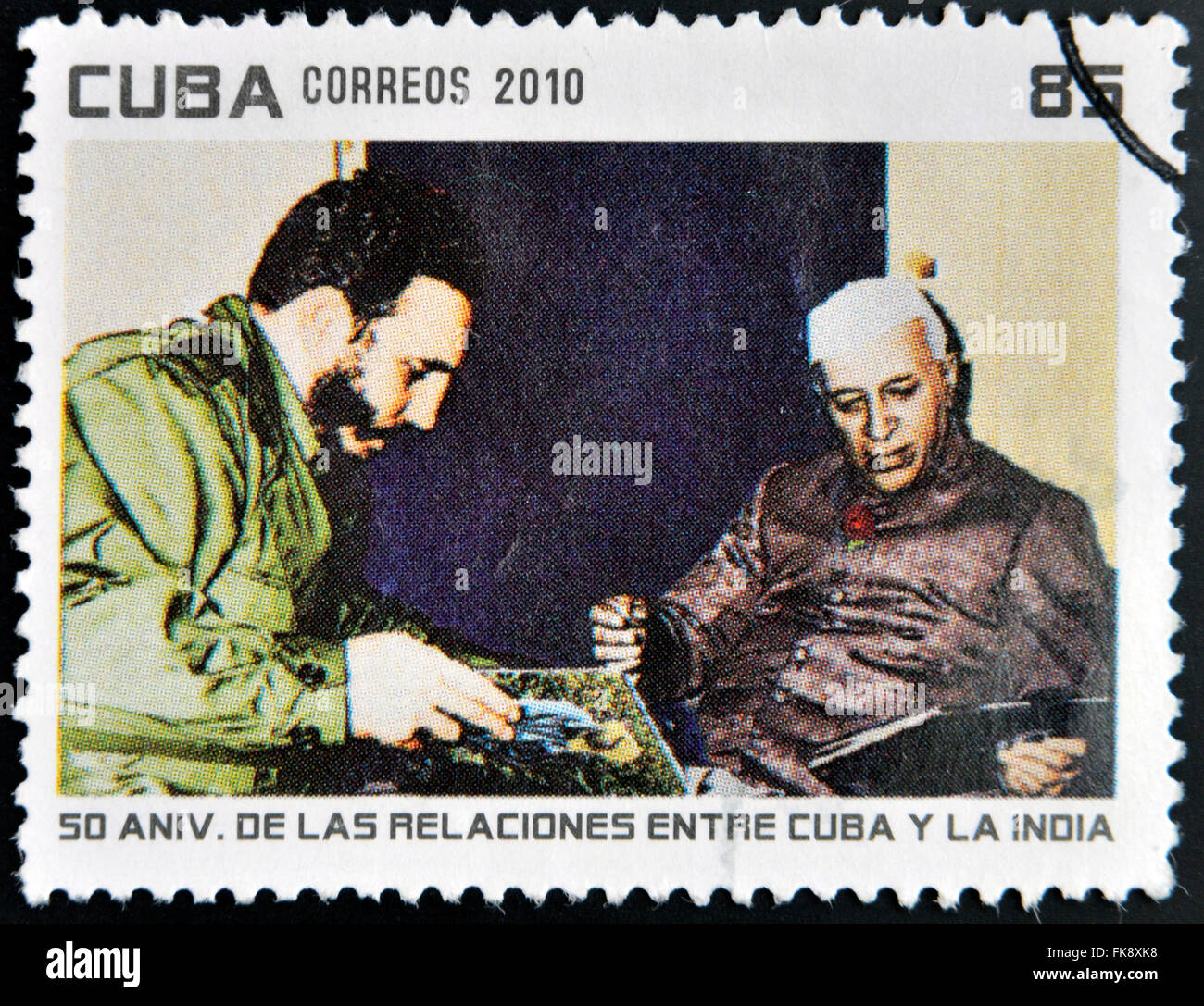 CUBA - circa 2010: un timbro stampato in Cuba mostra Fidel Castro e Presidente dell India, Rajendra Prasad, circa 2010 Foto Stock