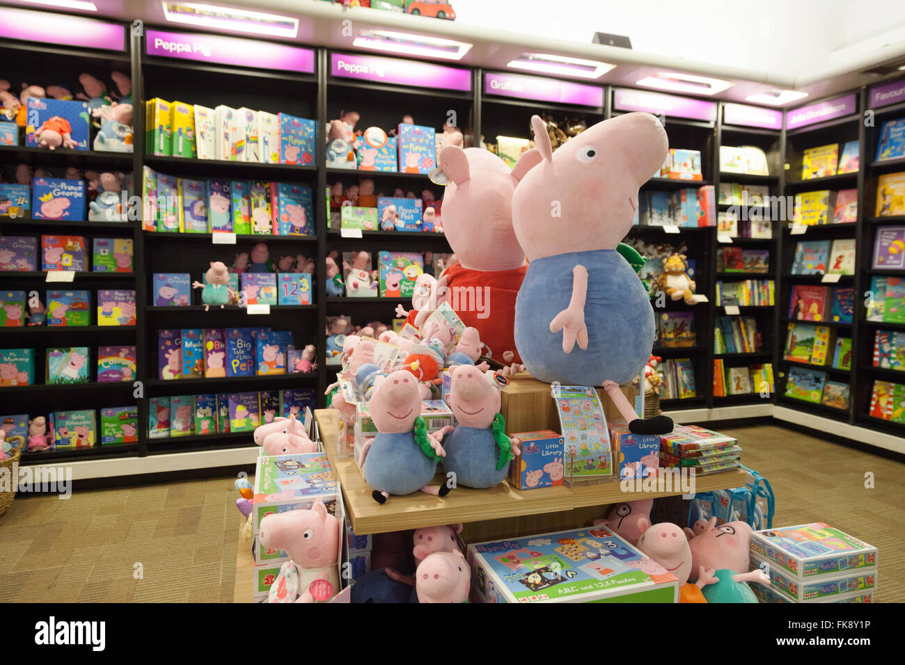 Peppa Pig libri display, Waterstones bookstore, Piccadilly, London REGNO UNITO Foto Stock