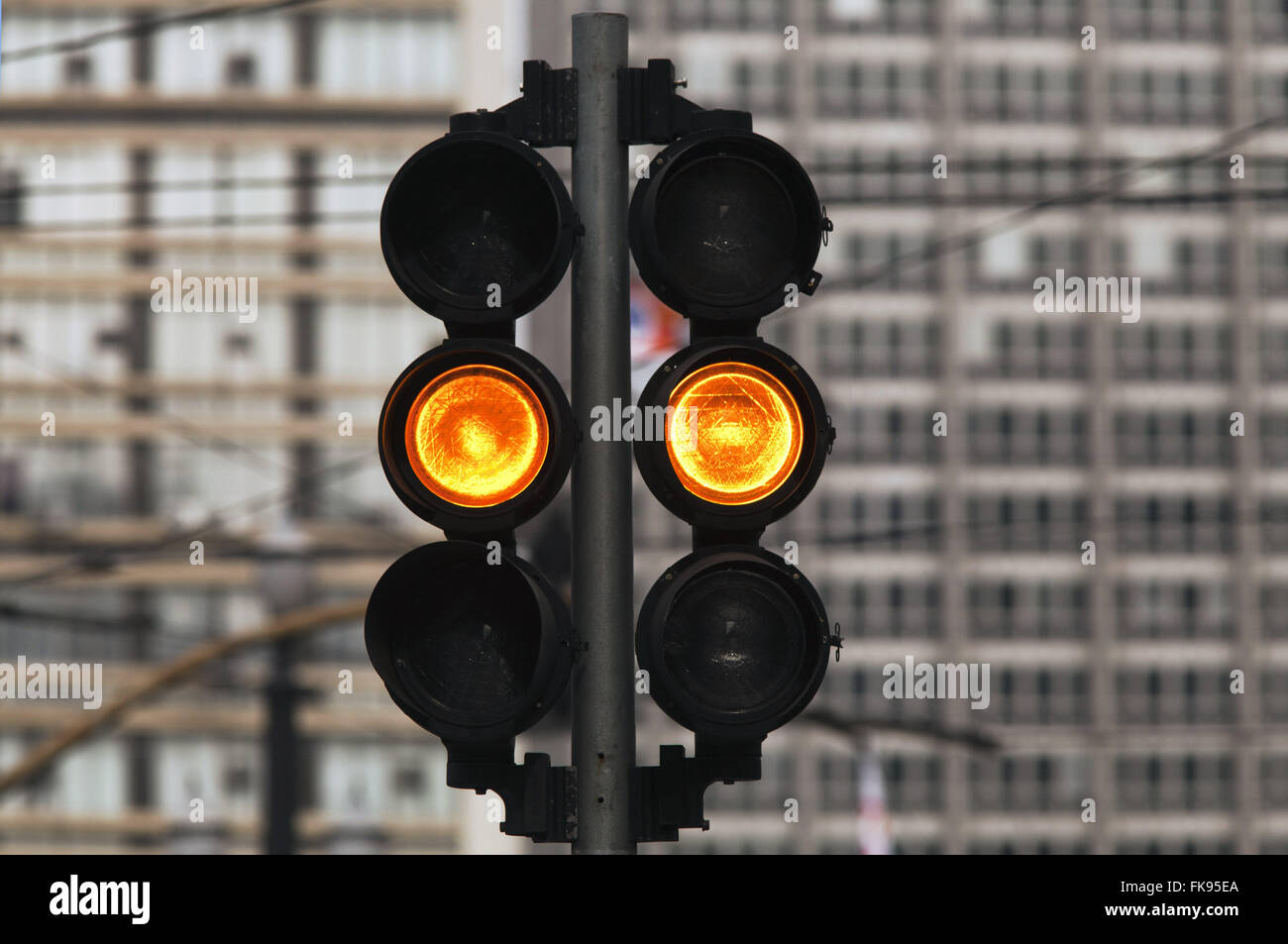 Cartello giallo semaforo in Praca Ramos de Azevedo - centro città di Sao Paulo Foto Stock