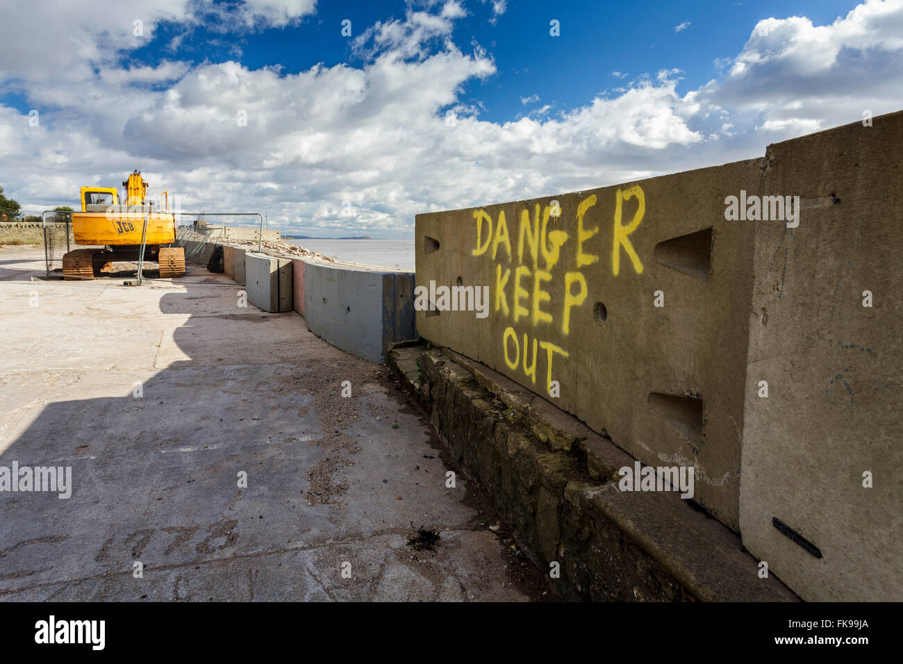 Segno di avvertimento di pericolo vicino a Spiaggia di Sully, Vale of Glamorgan Foto Stock