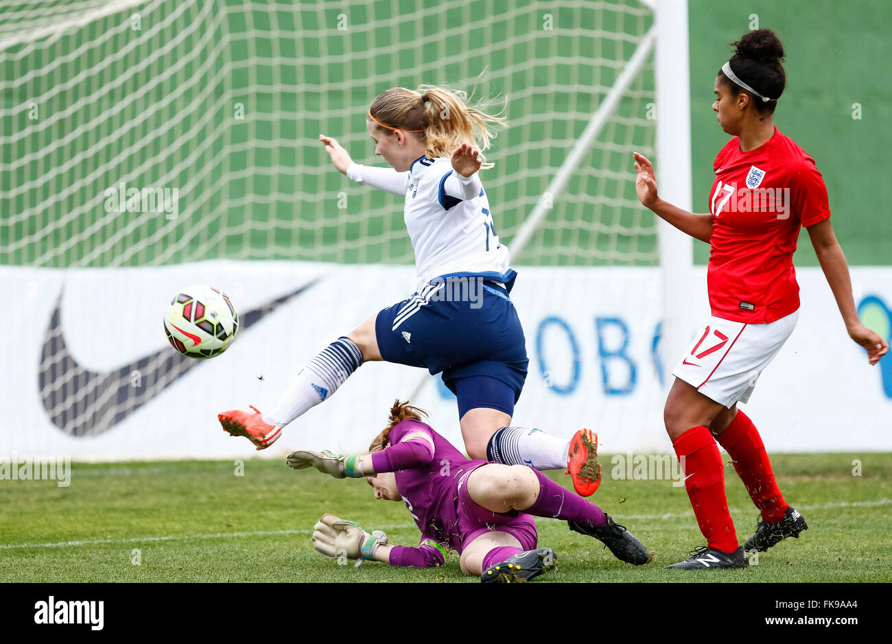 La Manga, Spagna. 07 marzo, 2016. Gentile partita di calcio in 8 nazioni torneo tra Inghilterra vs Danimarca le donne al di sotto dei 19 © ABEL Foto Stock