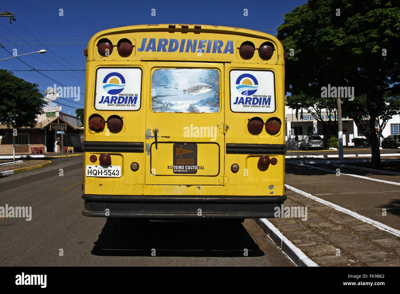 Autobus turistico che viaggiano nella città di giardino Avenue - MS Foto Stock