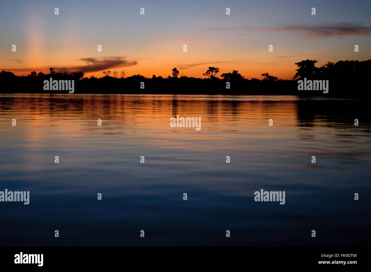 Paesaggio con tramonto sul fiume Teles Pires in Alta Floresta Foto Stock