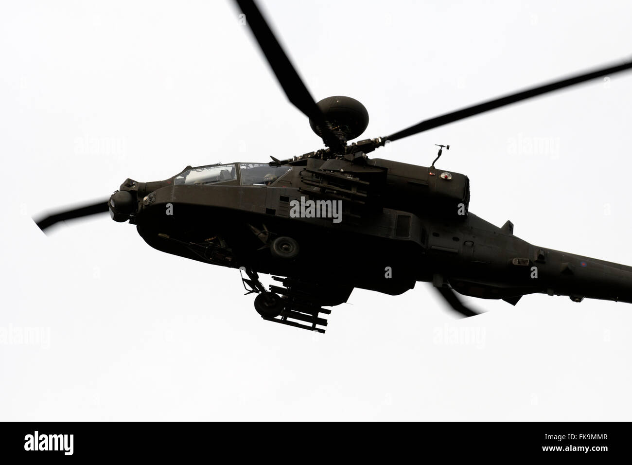 AgustaWestland Apache elicottero d'assalto da RAF Wattisham sulla foresta di Rendlesham Suffolk REGNO UNITO Foto Stock