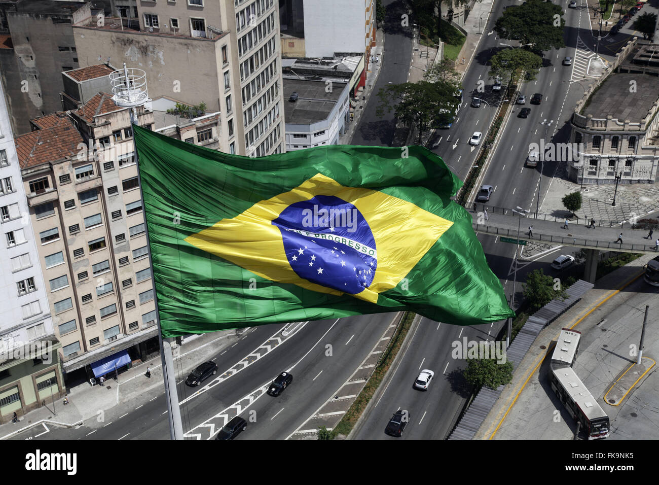 Bandiera del Brasile bandiere di Praca - incidentali inizio di Avenida 23 de Maio Foto Stock