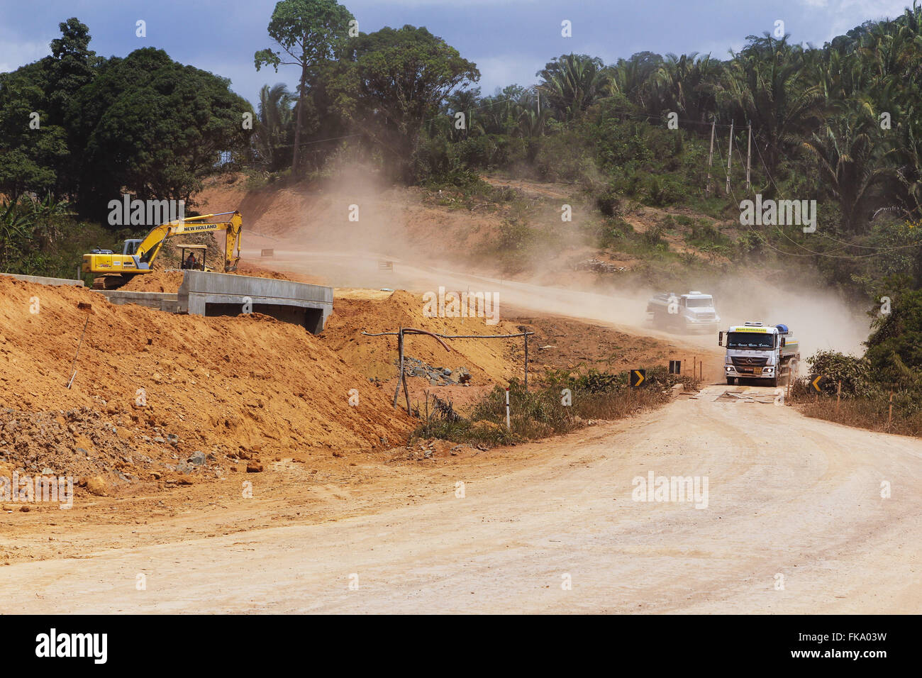 I lavori per la costruzione di un ponte sul fiume su autostrada Aruri Cuiaba-Santarem BR 163 Foto Stock