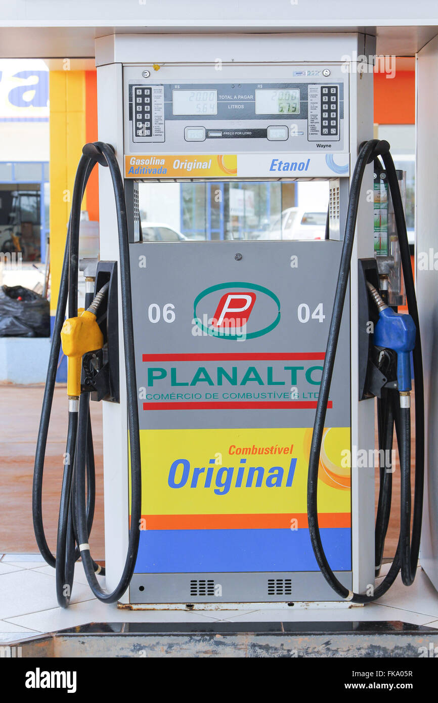 Pompa del carburante al posto sull'autostrada Cuiaba-Santarem BR 163 Foto Stock