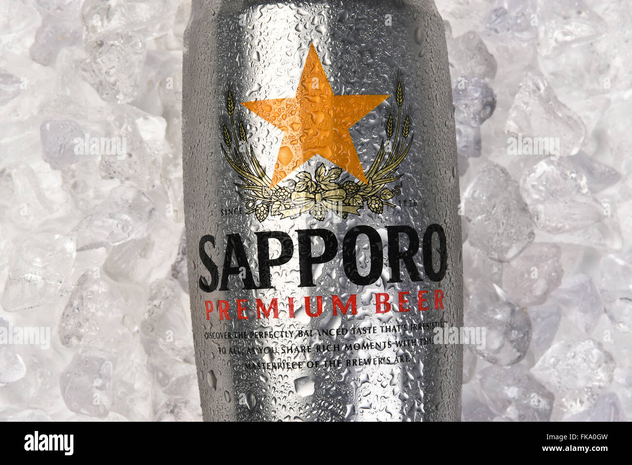 Sapporo possono su un letto di ghiaccio. Primo piano i, formato orizzontale. Foto Stock