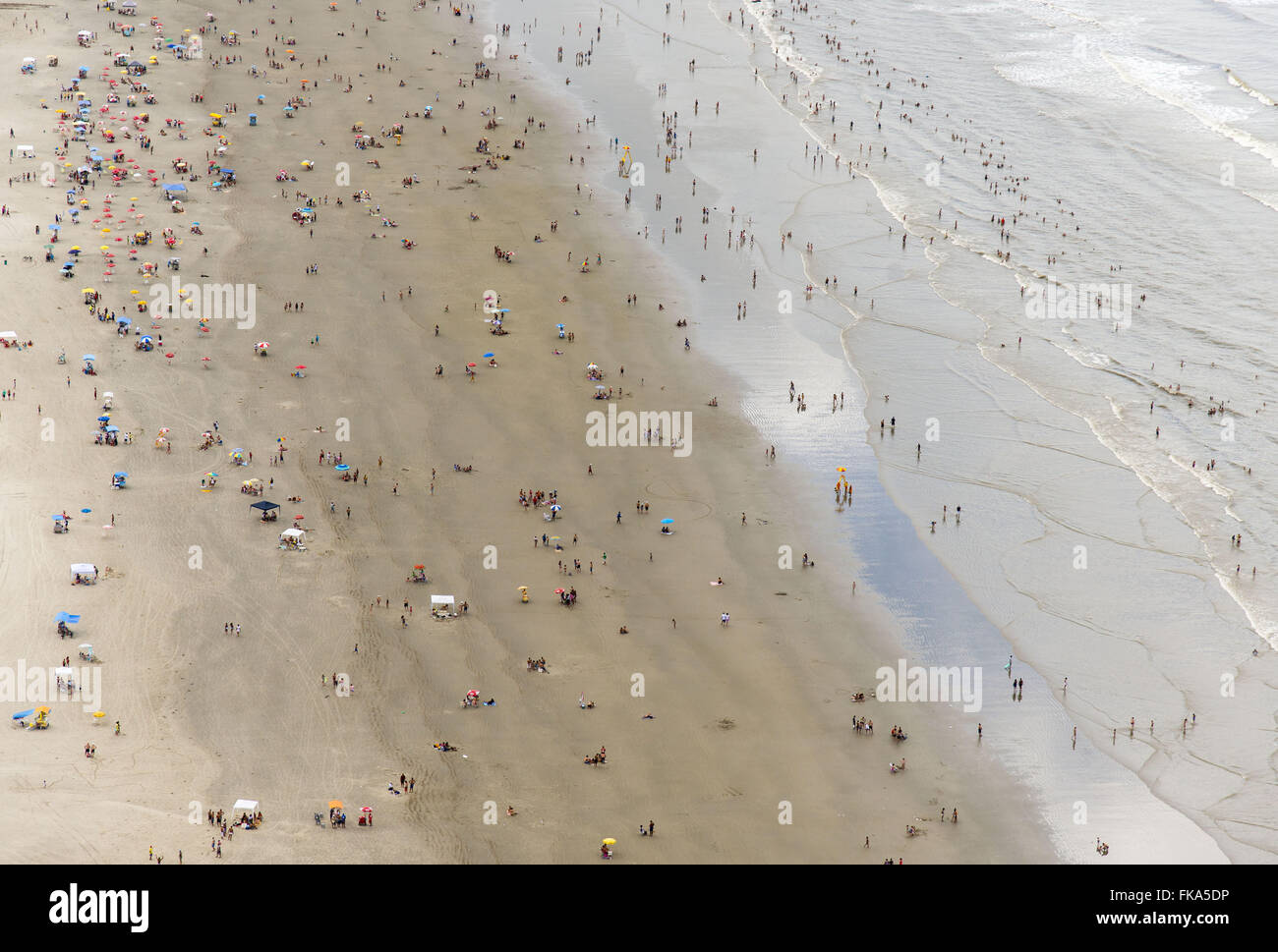 Bagnanti sulla spiaggia nel centro di Long Island Foto Stock