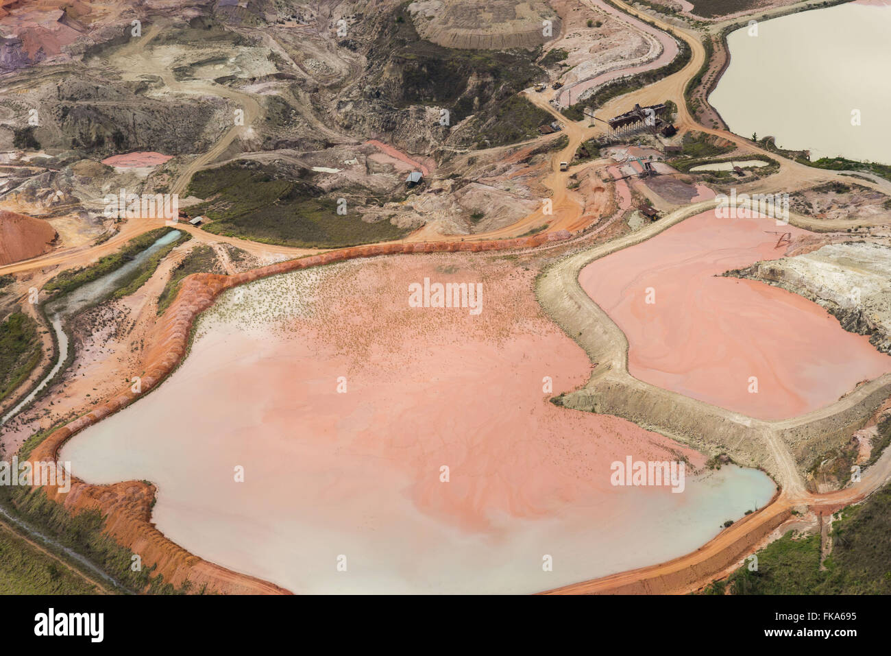 Vedute aeree di laghi formatosi a causa di estrazione di sabbia Foto Stock