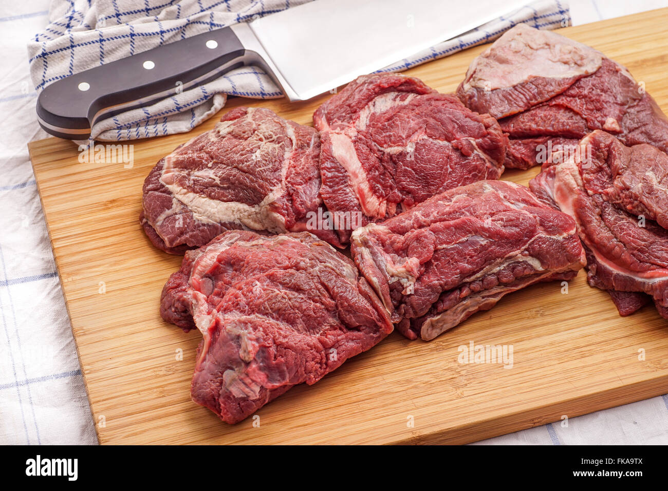 Carne cruda, deliziosa carne di vitello, carni bovine guance - carne migliore per gourmet di gusto cottura lenta Foto Stock