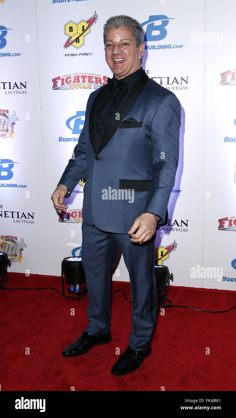 8 combattenti annuale unico mondo di Mixed Martial Arts - Arrivi con: Bruce Buffer in cui: Las Vegas, Nevada, Stati Uniti quando: 05 Feb 2016 Foto Stock