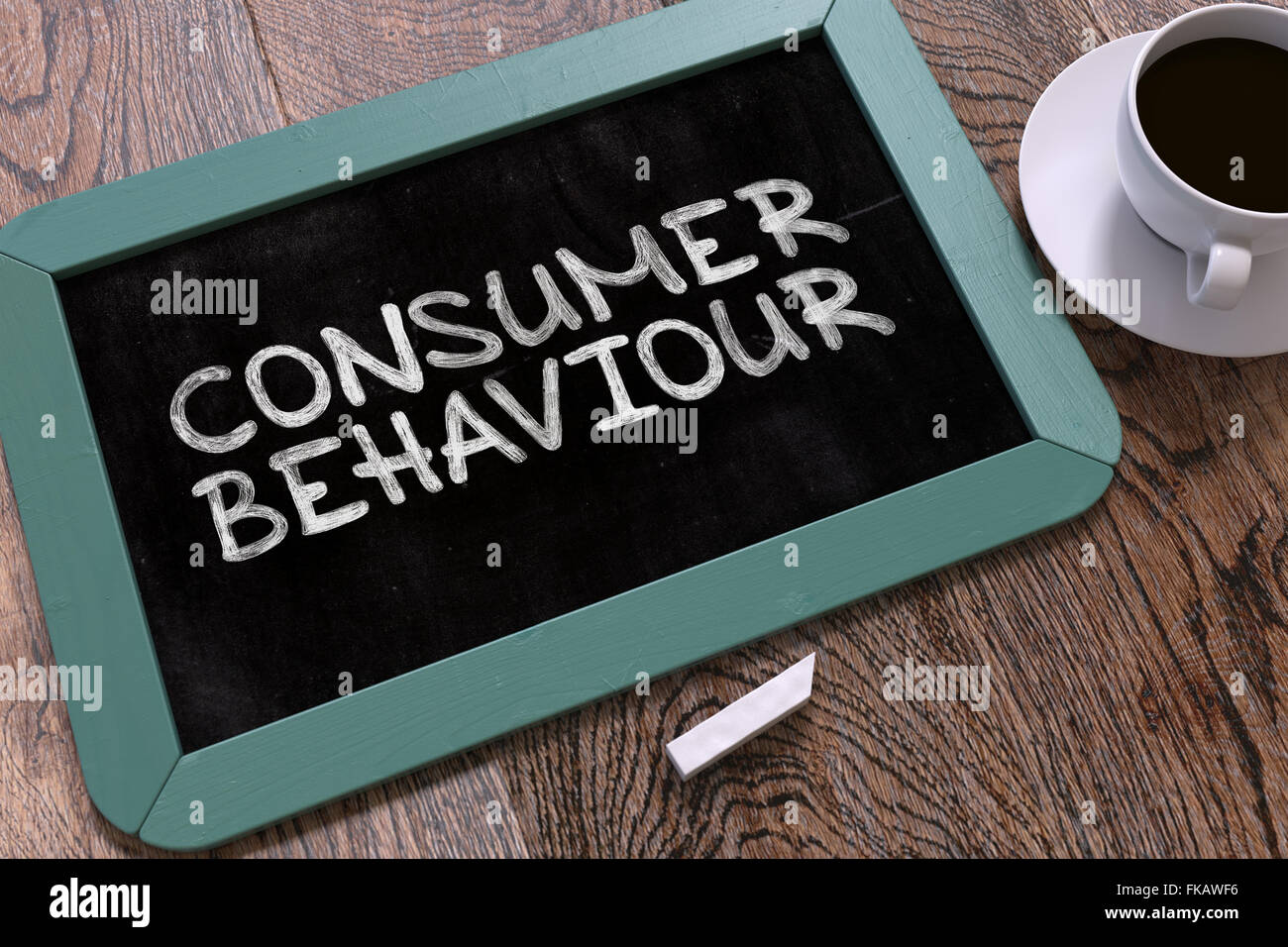 Il comportamento dei consumatori Nozione disegnati a mano sulla lavagna. Foto Stock
