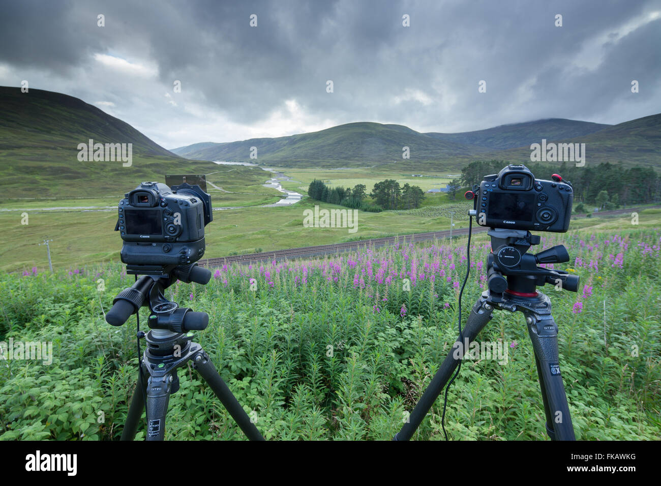 Le telecamere in attesa per il Royal Scotsman da Perth a Inverness a Dalnaspidal, Dalwhinnie, Badenoch e Strathspey, Scotland, Regno Unito Foto Stock