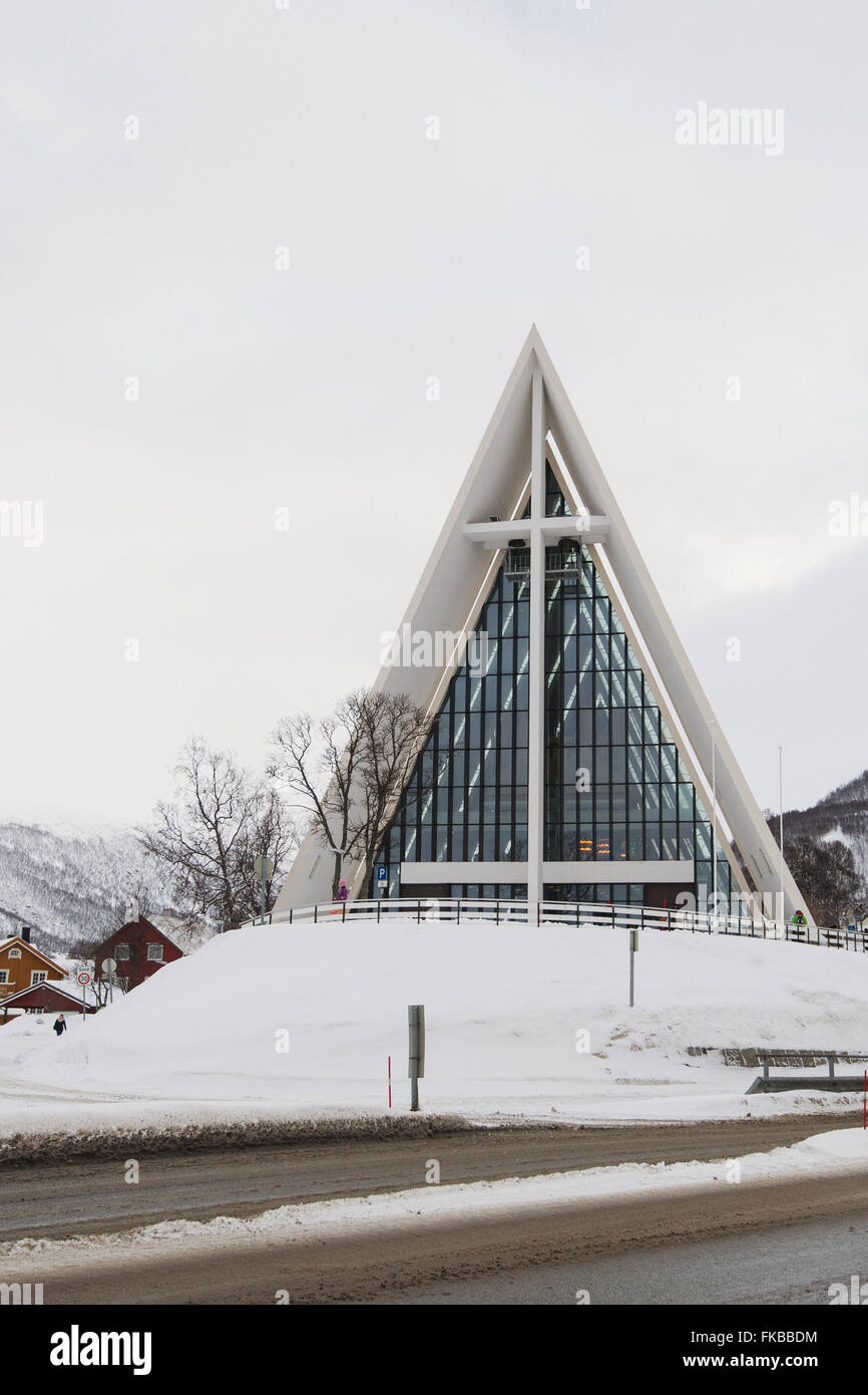 L'esterno della Cattedrale Artica (Tromsdalen Chiesa / Tromsøysund Chiesa) a Tromsø in Norvegia Foto Stock