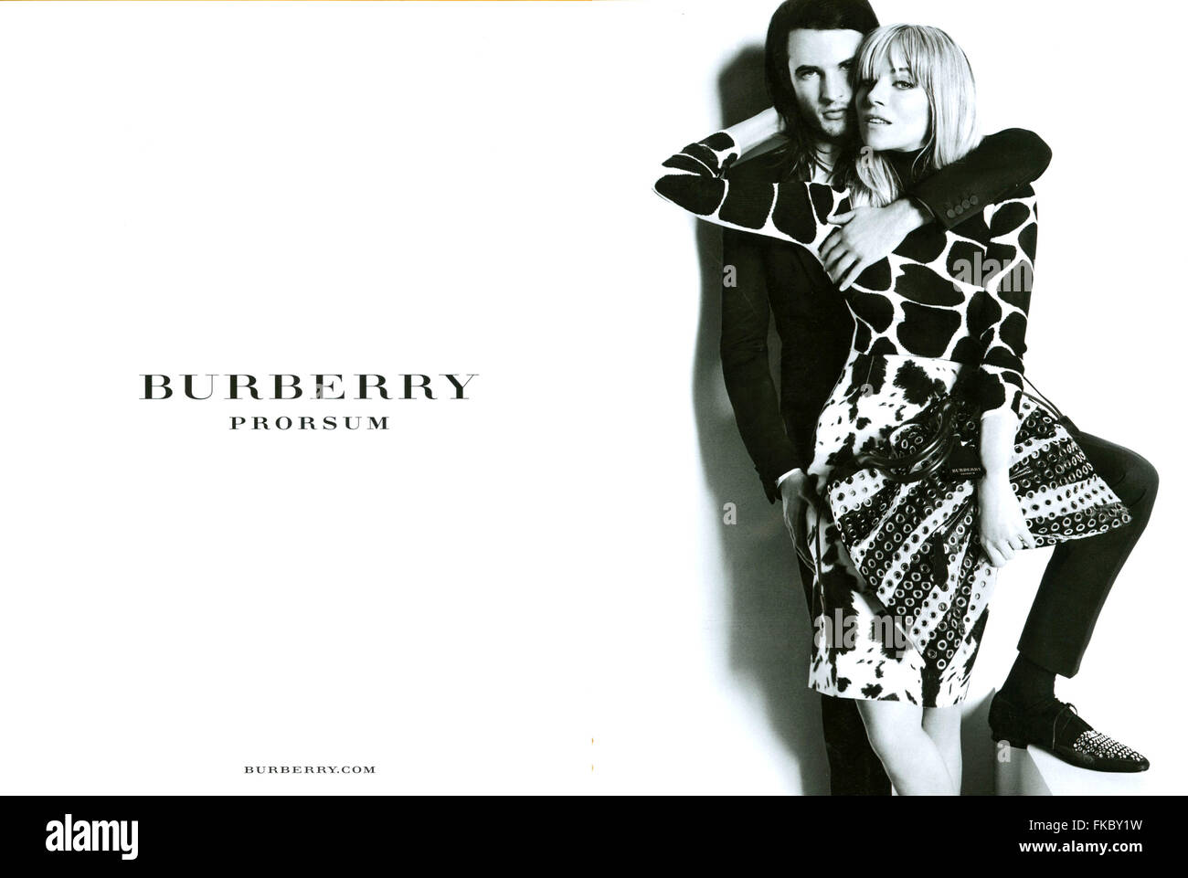 2010S UK Burberry Magazine annuncio pubblicitario Foto Stock